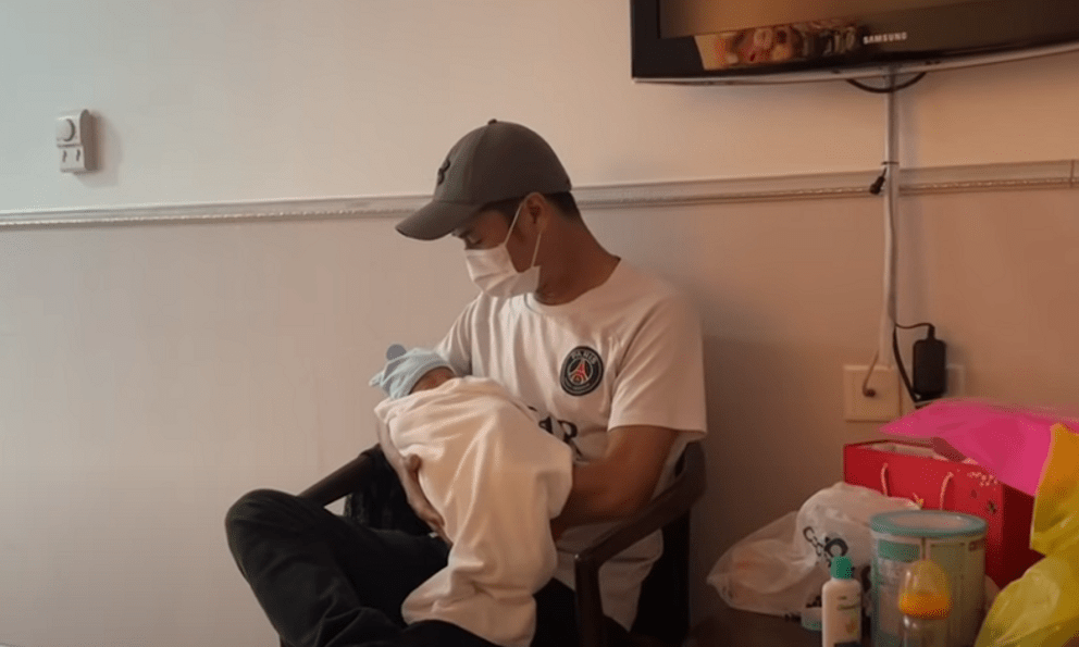 Nam diễn viên yêu thầm Việt Hương, cưới vợ kém 26 tuổi, 52 tuổi có con: Bỏ phố về quê, làm 1 nghề mưu sinh