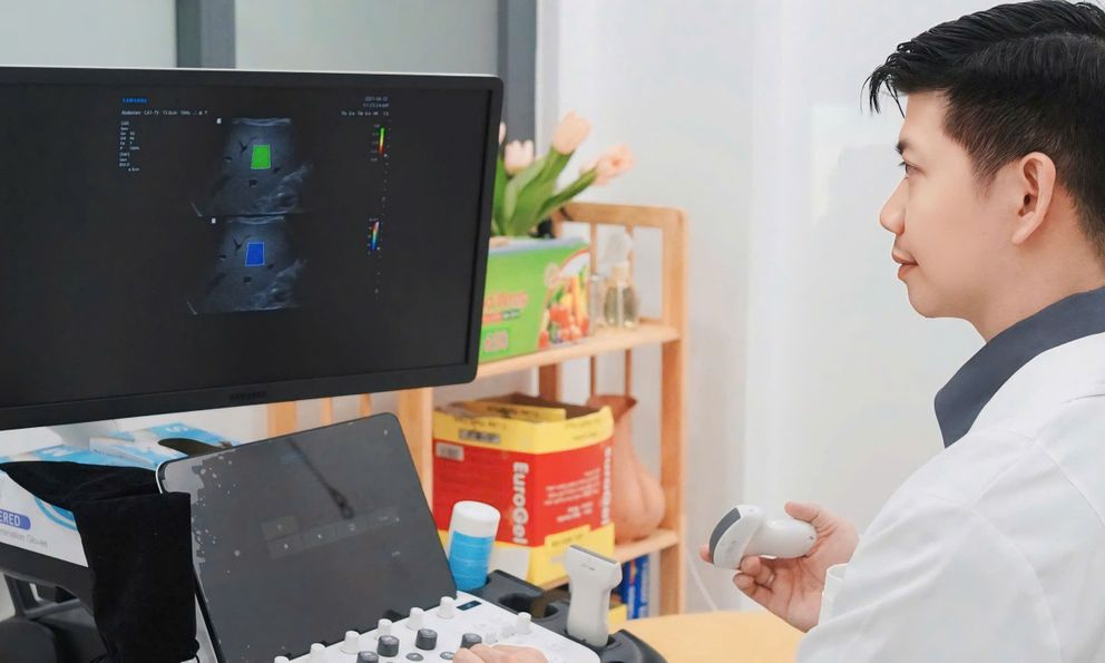 Vị bác sĩ “hot boy” livestream mỗi đêm và lý do đặc biệt phía sau