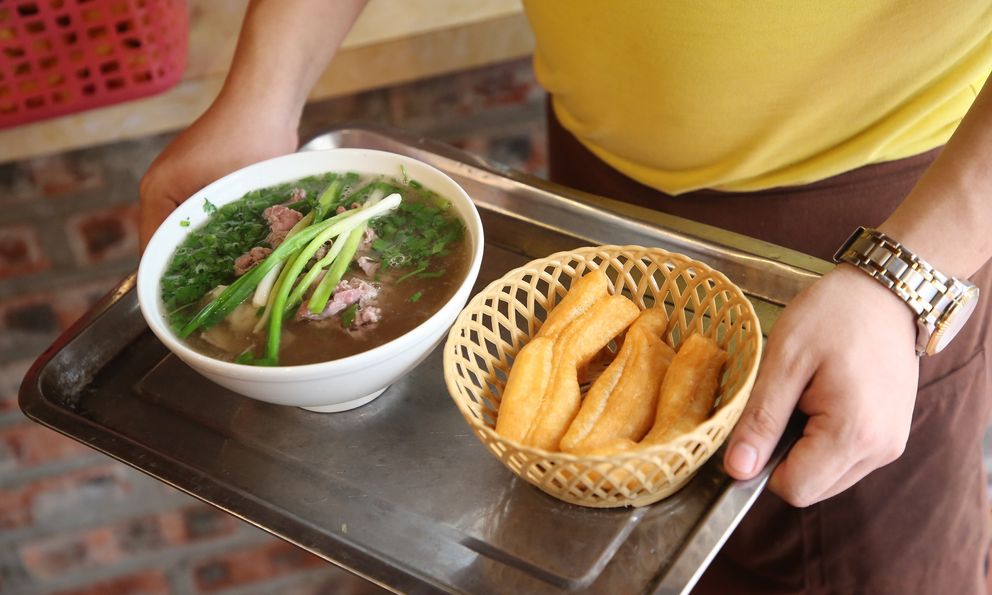 Thói quen ăn phở của hàng triệu người Việt: Bác sĩ cảnh báo món ăn kèm “ngon miệng” nhưng tiềm ẩn rủi ro