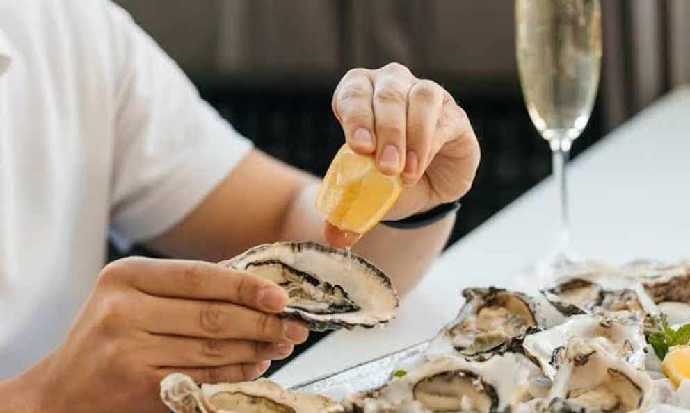 Thường xuyên ăn hàu để tăng bản lĩnh, người đàn ông nhận kết quả bất ngờ từ bác sĩ