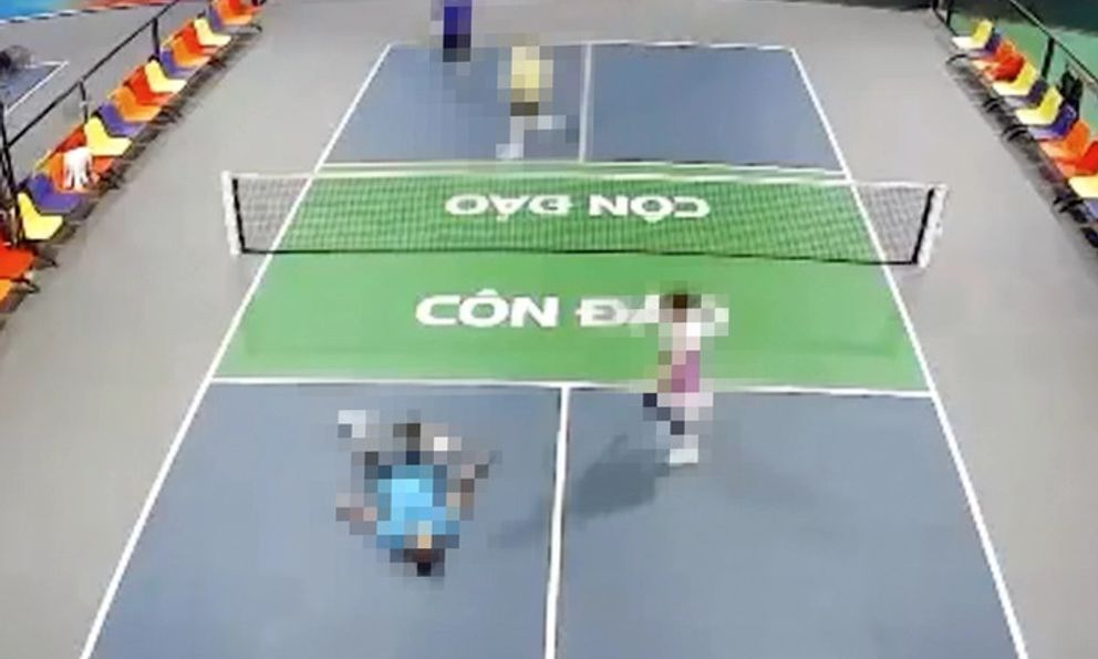 Từ vụ người đàn ông ngã gục, tử vong khi chơi pickleball, bác sĩ chỉ ra 1 nhóm dễ gặp nguy hiểm nhất