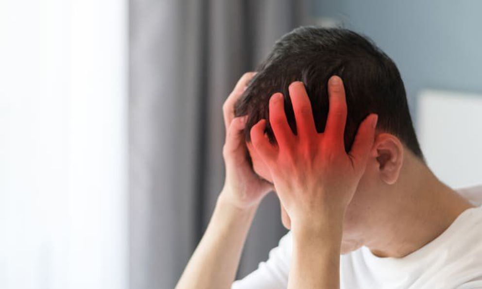 Người đàn ông Hà Nội bàng hoàng phát hiện 2 ổ xuất huyết não từ 1 dấu hiệu tưởng do nắng nóng