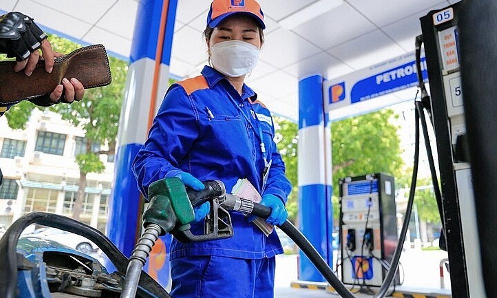 Giá xăng dầu trong nước hôm nay (10/10) có thể tăng mạnh