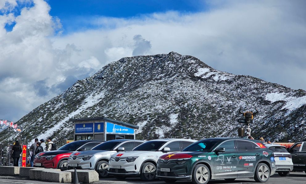 Đoàn VinFast VF 8 chinh phục Tây Tạng: Vượt núi cao hơn 4.000 mét đến nhiệt độ khắc nghiệt -5 độ C