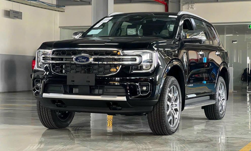 Ford Everest giảm giá nhiều nhất 66 triệu: Bản tiêu chuẩn còn khoảng 1,03 tỷ đồng, người mua phải đánh đổi năm sản xuất