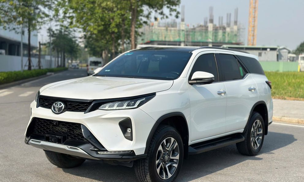 Đại lý báo Toyota Fortuner Legender thêm bản máy xăng tại Việt Nam: Đắt hơn máy dầu 5-45 triệu, bán ra tháng sau cạnh tranh Everest