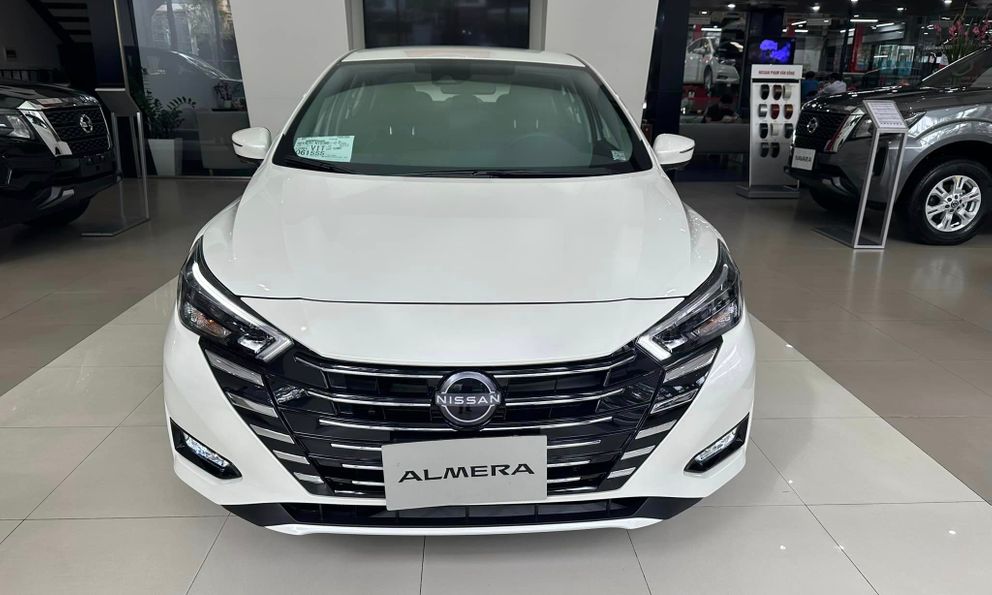 Nissan Almera 2024 lộ diện ‘full không che’ tại đại lý: Là bản cao cấp nhất, ghế bọc da, đầy đủ ADAS, thách thức bộ 3 Vios, Accent, City