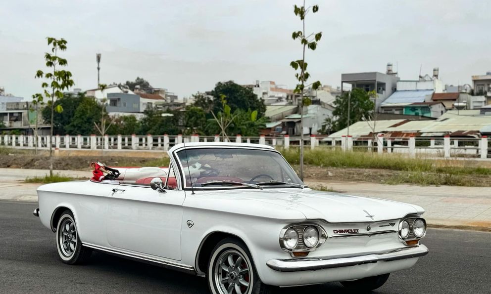 ‘Huyền thoại’ Chevrolet Corvair mui trần xuất hiện trên sàn xe cũ, người bán cho hay: ‘Xe cực hiếm, giá ngang Mẹc E’