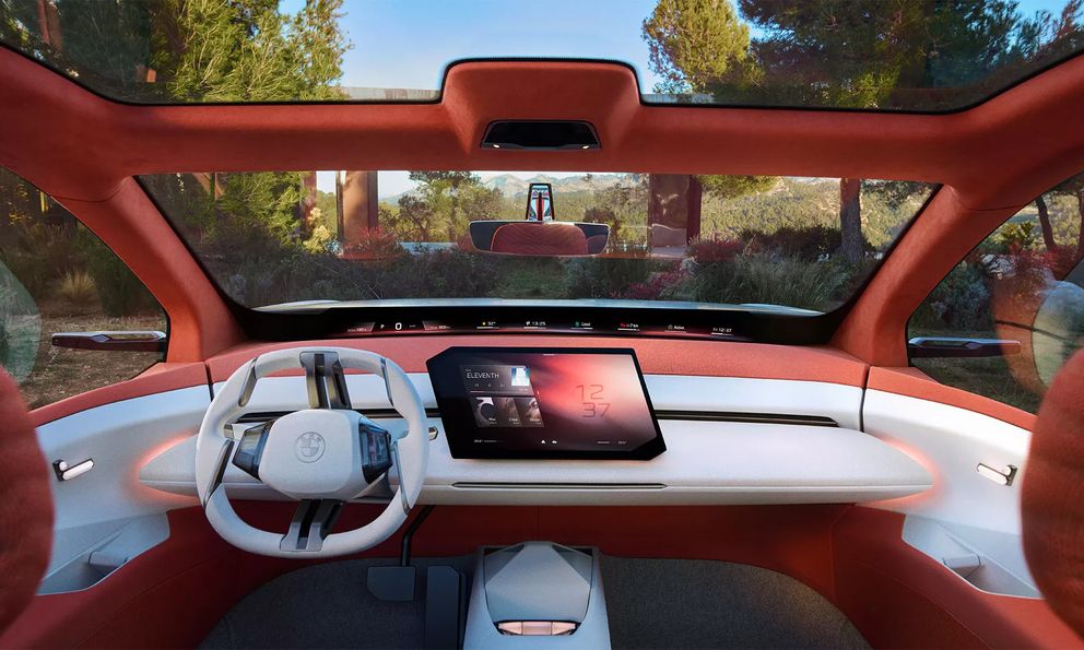 Một số dòng BMW sẽ có màn hình siêu khủng từ năm sau: Kéo dài toàn bảng táp lô, đặt ngay dưới kính lái