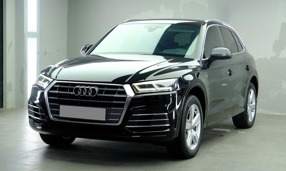 Audi Q5 APEC Edition rao bán giá gần 1,2 tỷ đồng: Bản giới hạn chỉ khoảng 50 xe, ghế da lộn, loa B&O, treo khí nén, có logo đặc biệt