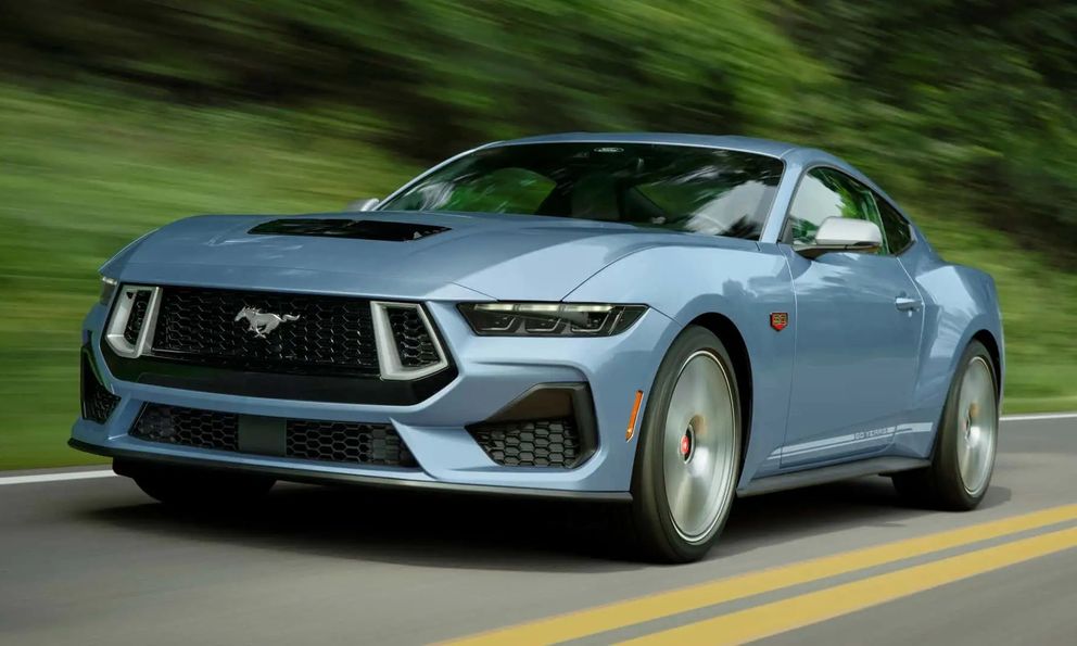 Ford Mustang có năm tồi tệ nhất lịch sử: 'Ngựa hoang Mỹ' nhiều đại gia Việt yêu thích để thua chính 'người em' chạy bằng điện