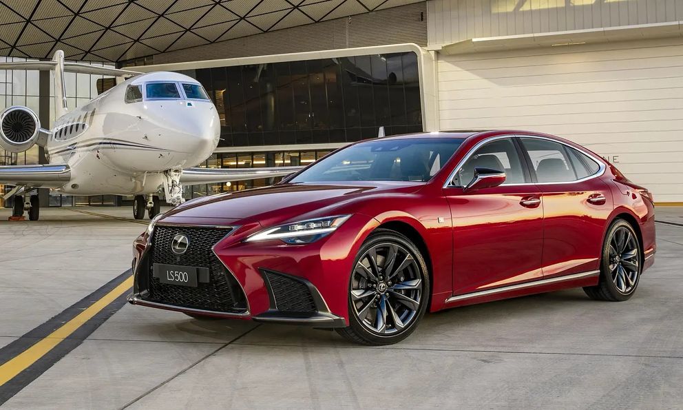 Sedan đầu bảng Lexus LS có thể bị thay thế bởi... SUV