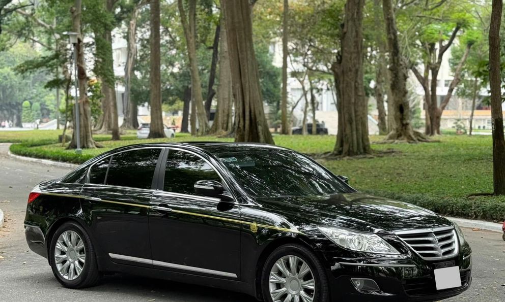 Hyundai Genesis 2010 rao bán chỉ gần 600 triệu đồng nhưng vẫn đắt hơn E-Class hoặc 5-Series cùng đời