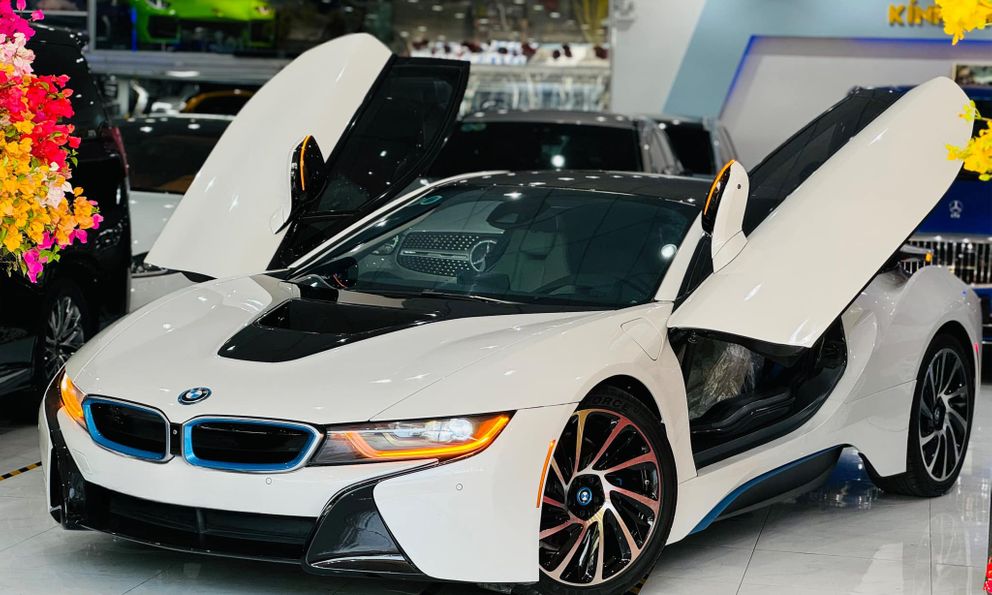 BMW i8 rao bán hơn 2 tỷ đồng, người bán chia sẻ: 'Quá khủng khiếp', mất giá 60% so với mua mới