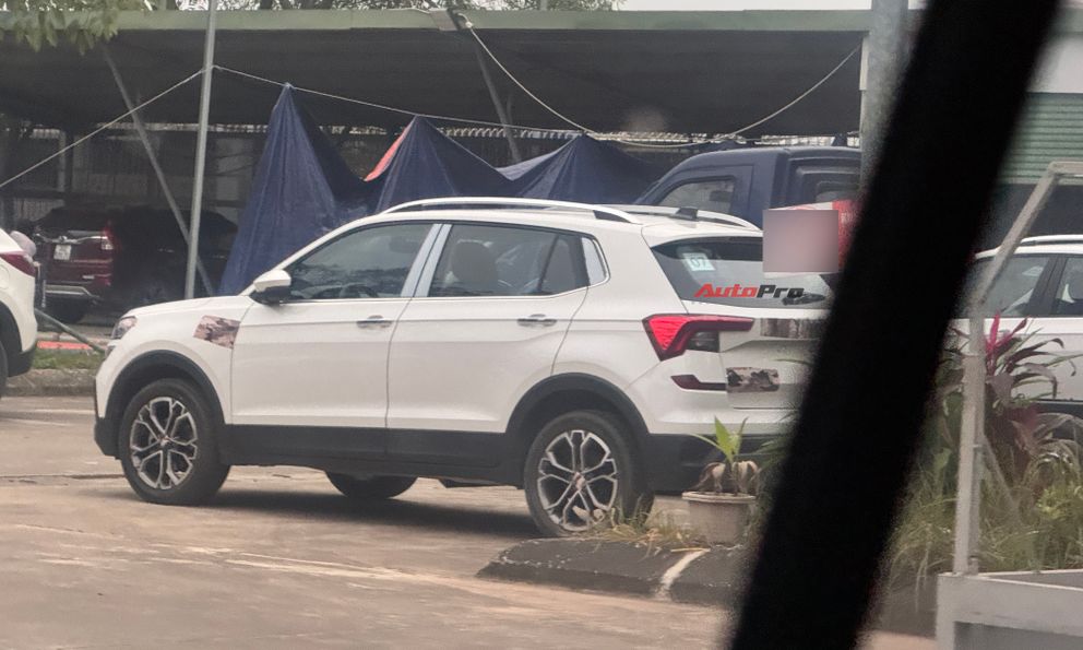 Cặp đôi Skoda Kushaq lần đầu xuất hiện tại Hà Nội: Dễ là xe lắp ráp, đang làm thủ tục chờ ra mắt cạnh tranh Xforce, Seltos