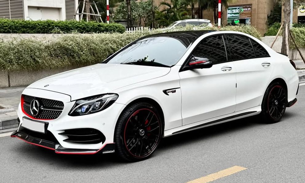 Độ Mercedes-Benz C 300 lên body C 63 AMG rồi ‘sang tay’ với giá 739 triệu, người bán tâm sự: ‘Riêng mâm đã ngang Honda Lead, giá này tội gì mua Mazda’