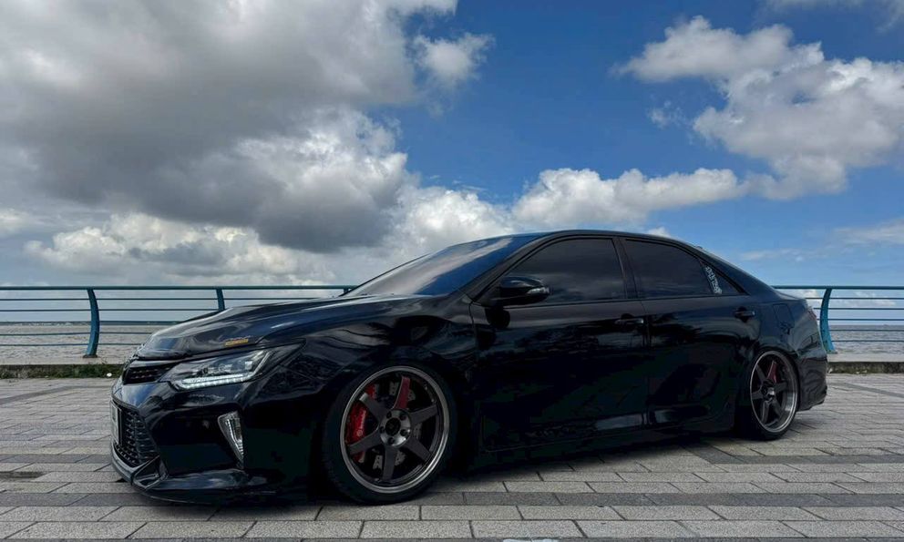 Toyota Camry độ treo khi nén bán hơn 600 triệu, chủ xe chia sẻ sẵn sàng thu mua lại và khẳng định: 'Đừng dạy người giàu cách ăn'