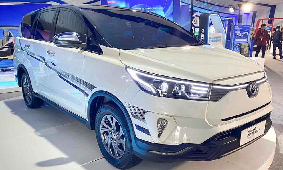 Xem trước Toyota Innova 2025 bản thuần điện: Mạnh gần 180 mã lực, có 'cần số' điện tử, ghế ngồi thương gia