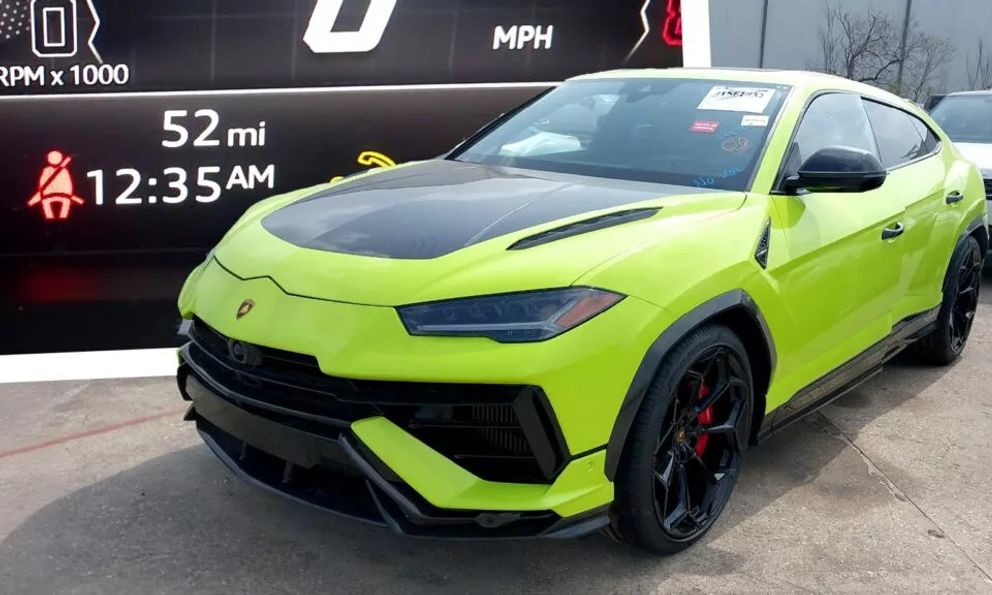 Chiếc Lamborghini Urus Performante này dù mới đi đc 84km vẫn bị coi là 'đồ bỏ đi' vì lý do này