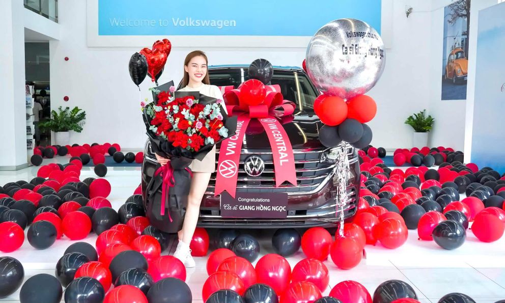 Học trò cũ của Hà Hồ chốt VW Viloran giá hơn 2 tỷ đồng, trước đó có cả SUV, sedan