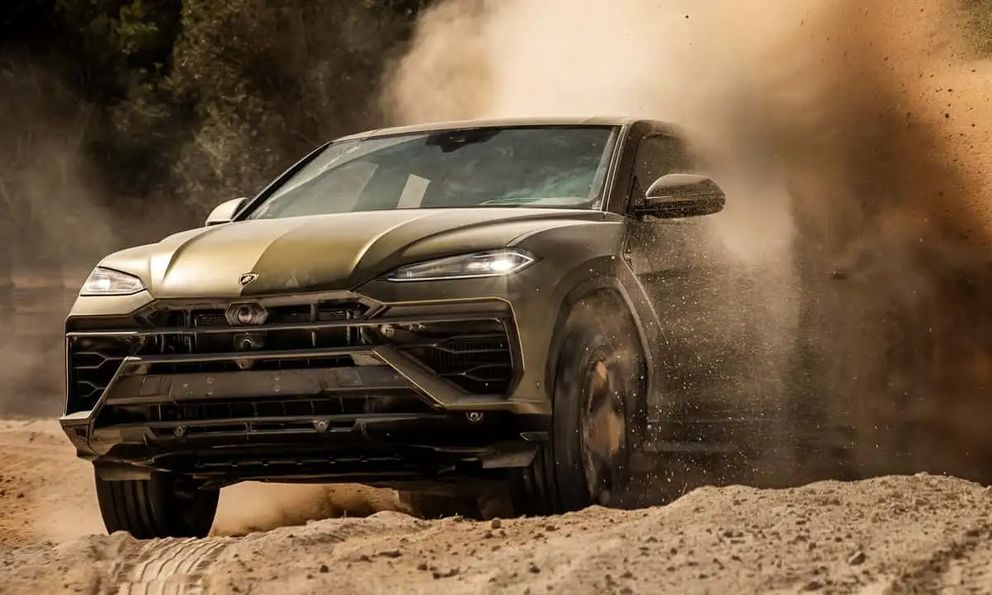 Sếp Lamborghini: 'Kích thước của Urus là vừa vặn, chúng tôi sẽ không có thêm SUV to hơn hoặc bé hơn'