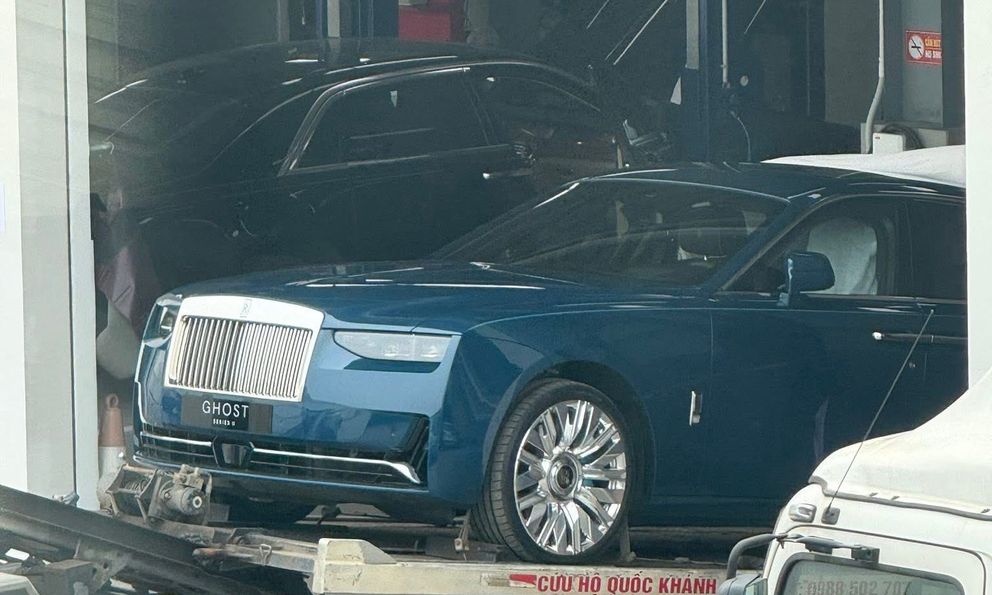 Rolls-Royce Ghost Series II lộ diện tại Việt Nam: Diện mạo khác, có option tốn thêm 20 giờ chế tác thủ công, ra mắt ngay tuần sau