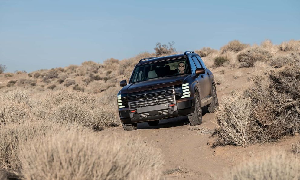 Hyundai Palisade có thêm phiên bản cho người mê offroad: Giá quy đổi hơn 1,15 tỷ đồng, dẫn động 4 bánh, máy V6 3.5L mạnh 287 mã lực, có khóa vi sai cầu sau, lốp gai lớn