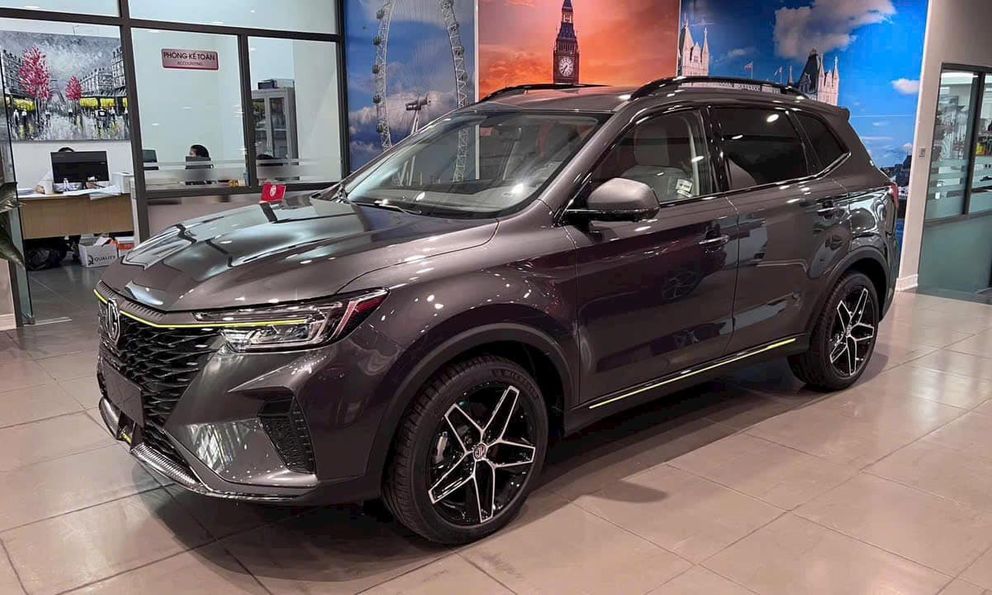 MG RX5 giảm giá 179 triệu đồng: Xe hạng C giá chỉ ngang Seltos, Yaris Cross nhưng người dùng phải đánh đổi một thứ
