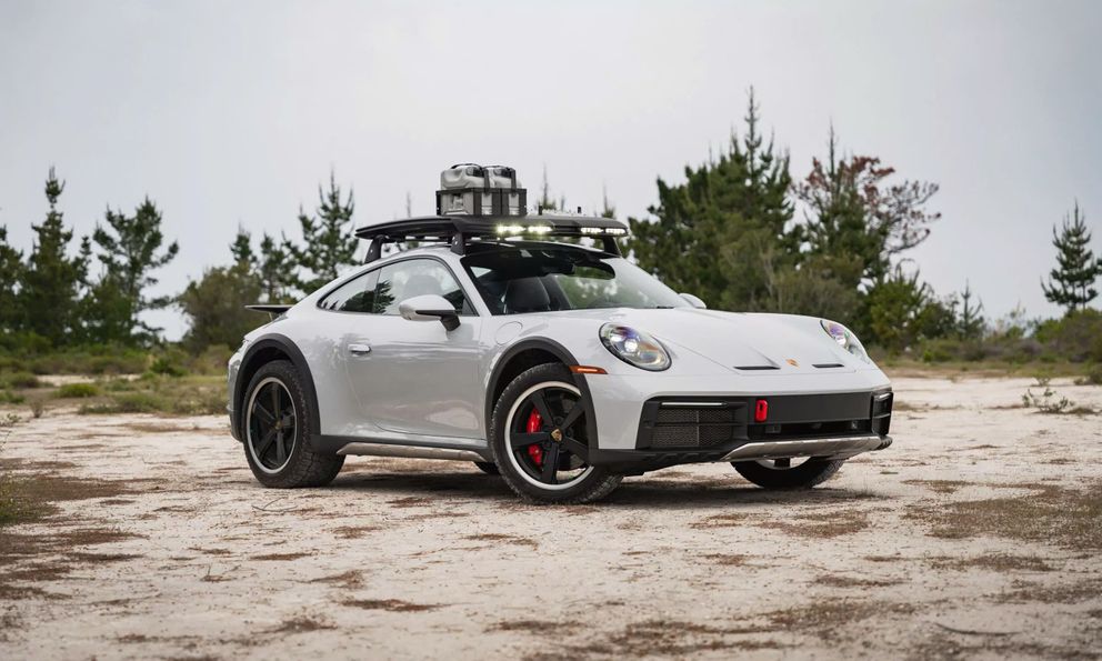 Mua Porsche 911 Dakar không đi 2 năm, chủ xe bán lại lãi 2,5 tỷ đồng