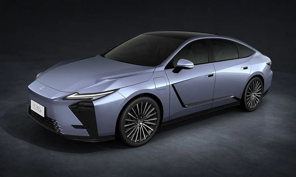 Lexus ES 2026 ra mắt: Cạnh tranh E-Class nhưng lớn như S-Class, lần đầu có bản thuần điện, ADAS mới nhất