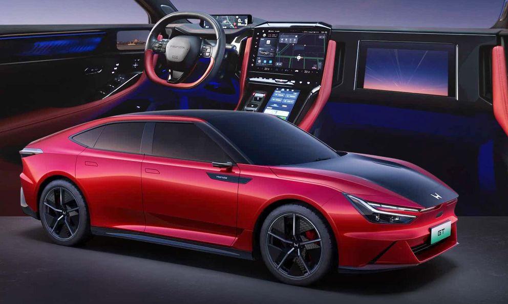 Sedan mới của Honda này dễ gây lú với quá nhiều màn hình, một màn nhìn hơi ‘kém sang’ với phần viền khó hiểu