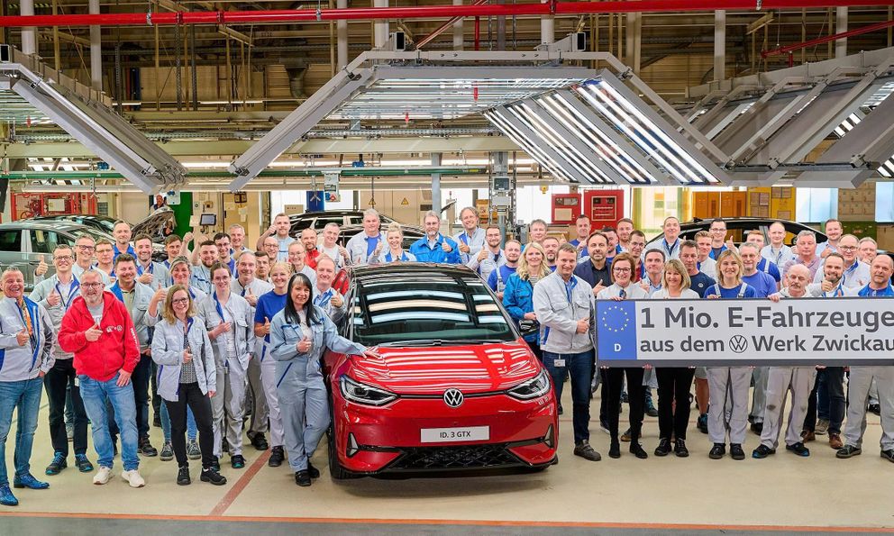 Volkswagen xuất xưởng xe điện thứ 1 triệu, xe bán nhiều nhưng lợi nhuận thấp hơn xe xăng