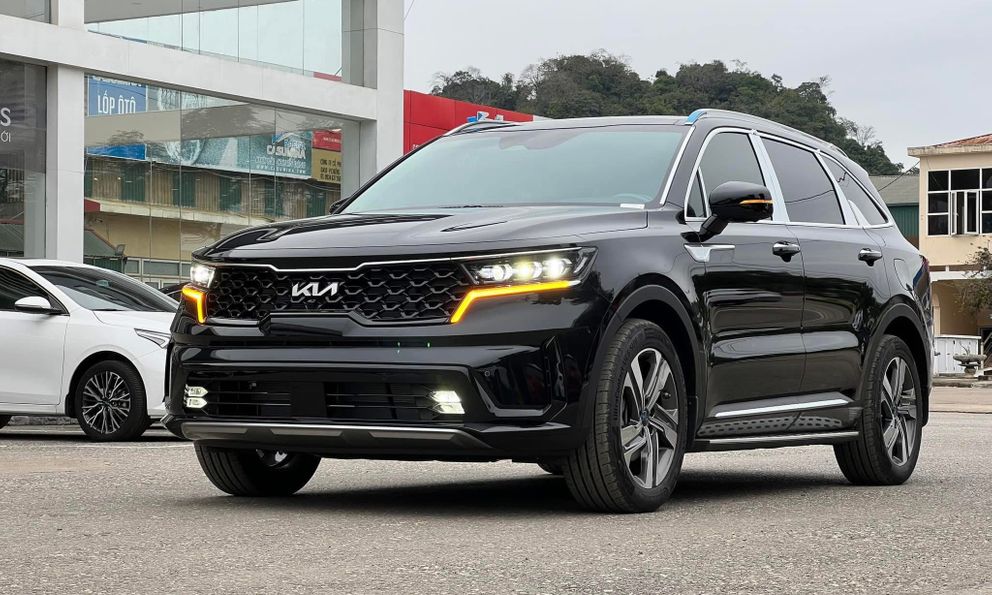 Giá Kia Sorento lần đầu giảm dưới mốc 900 triệu tại đại lý: Rẻ nhất phân khúc, ngang CX-5 bản tầm trung, chờ bản mới sắp ra mắt
