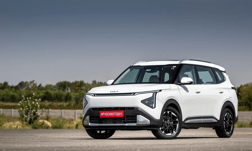 Ảnh thực tế Kia Carens Clavis vừa ra mắt: Có phanh tay điện tử, đồng hồ tốc độ 12 inch và 20 tính năng ADAS cấp độ 2