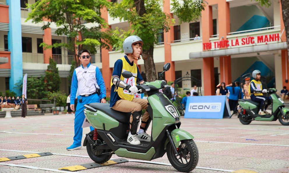 Honda Việt Nam đào tạo lái xe cho học sinh THPT trên toàn quốc: Toàn bộ sử dụng xe điện ICON e:
