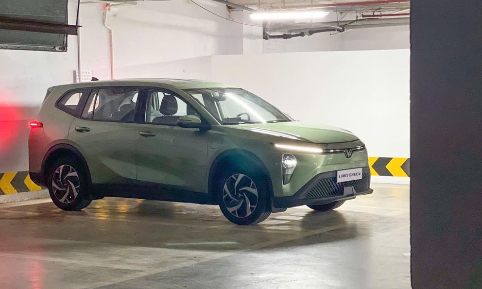Ảnh VinFast Limo Green là chưa đủ, đây là thông số mà dân mạng đang tò mò: Dễ là bản thương mại sắp ra mắt, ảnh dựng có gì hãng đáp ứng đúng như vậy, nhưng dân mạng vẫn tiếc nuối vì một điều