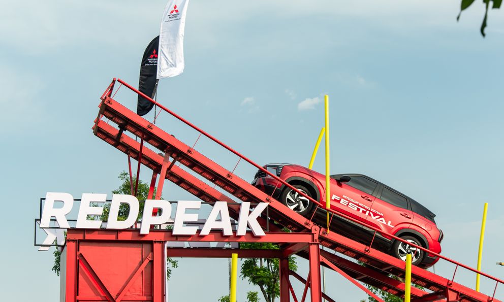 Vắt sức Mitsubishi Xforce leo dốc cao 8 mét và loạt bài thử ra trò, lại còn free tại Hà Nội