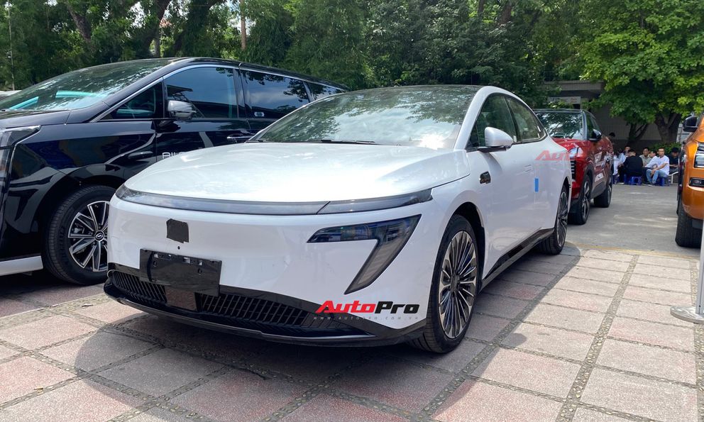 Nissan N7 lần đầu xuất hiện tại Việt Nam: Động cơ điện mạnh 215-268 mã lực, là xe trưng bày, xe hạng D nhưng giá quy đổi ngang Vios