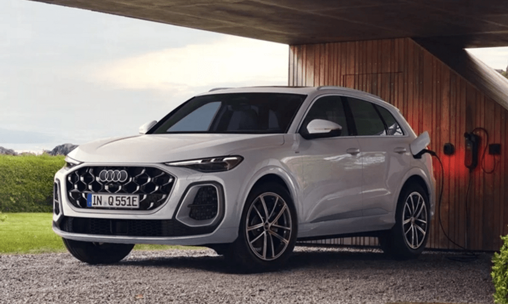 Audi Q5 có bản PHEV: Chạy 100km không cần xăng, sạc nhanh hơn laptop, phả hơi nóng lên GLC, X3