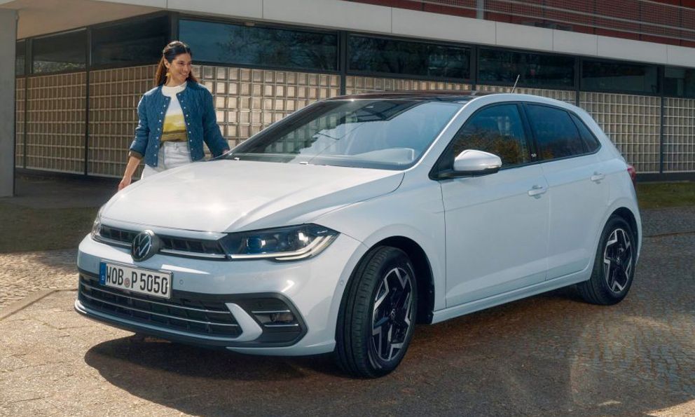 VW Polo bản đặc biệt giá đắt hơn 'Mẹc': Quy đổi 850 triệu đồng, có cửa nóc toàn cảnh, máy chỉ 94 mã lực, số sàn