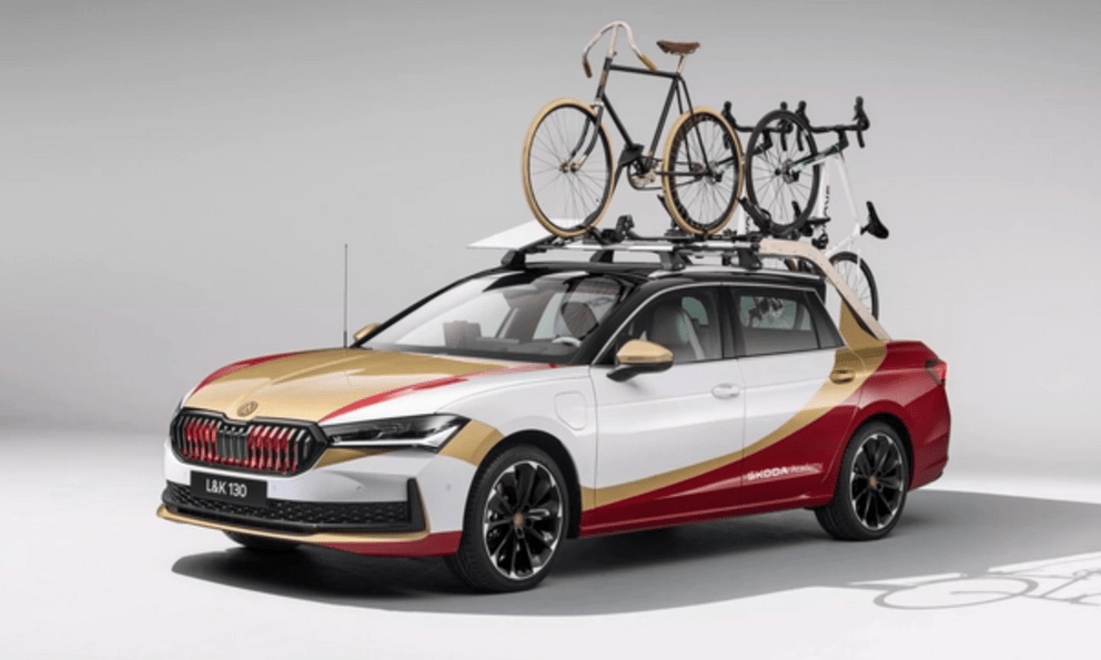 Chiếc Skoda này trông rất sedan nhưng thực chất là bán tải: Mạnh hơn 200hp, thùng kéo dài ra được, chở vài chiếc xe đạp cùng lúc