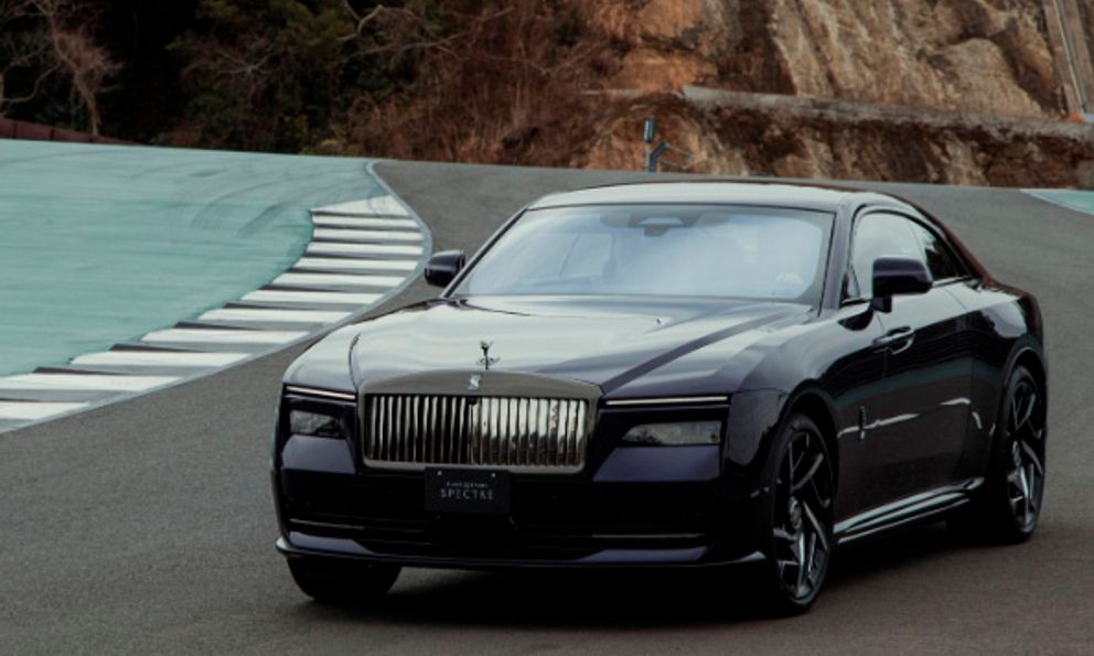 Tôi lái Rolls-Royce Spectre trên đường đua Nhật: Trải nghiệm ‘dễ dàng’ mà giàu cảm xúc