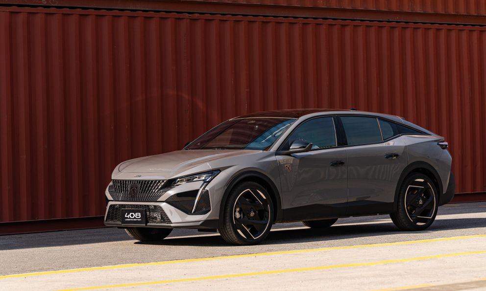 Peugeot 408 bản đặc biệt ra mắt Việt Nam: Giá từ 1,039 tỷ đồng, màu mới, có logo hàng thửa, giới hạn 215 xe với số thứ tự tùy chọn