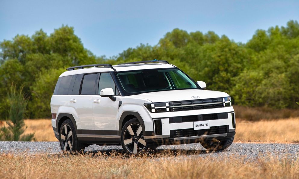 Hyundai Santa Fe 'hot rần rần' MXH khi bản tiêu chuẩn còn chưa đến 900 triệu, thiết kế tranh cãi nhưng nội thất lại ‘ăn tiền’