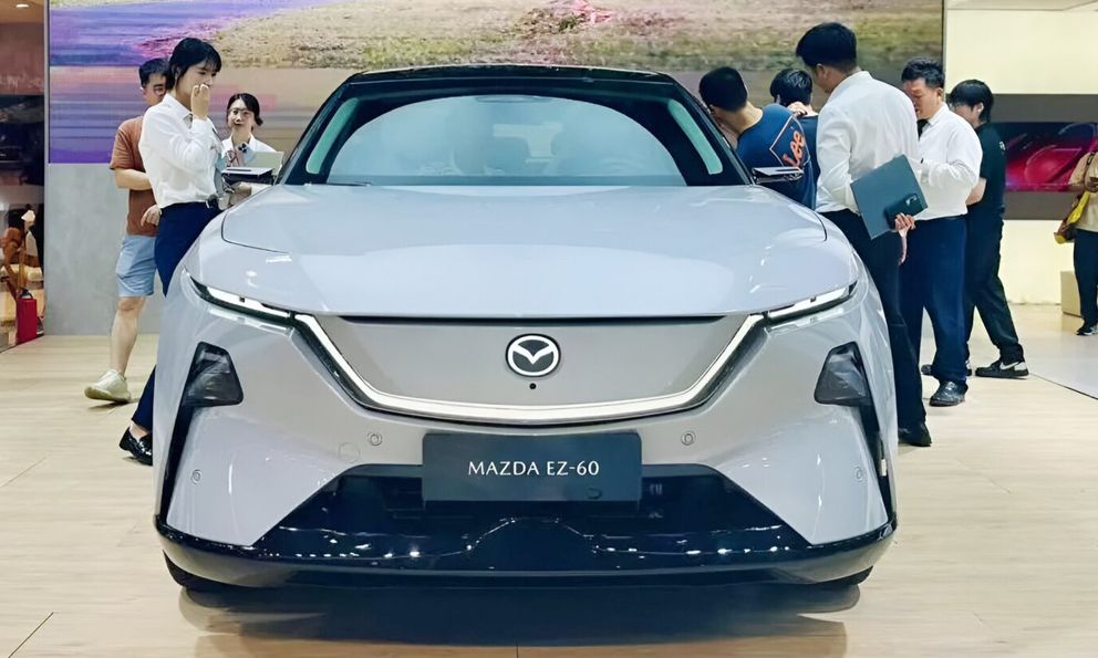 Mazda EZ-60 chốt 33.000 đơn đặt hàng trước khi ra mắt bản thương mại vào tháng 9, nhìn tiền cọc có thể hiểu một phần lý do