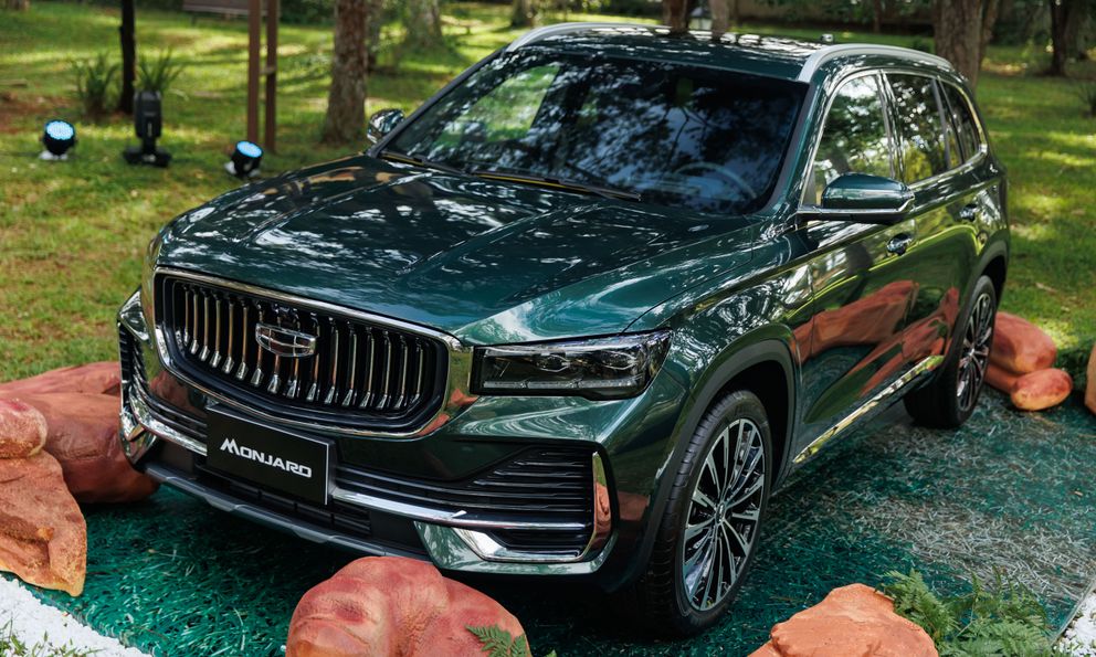Chi tiết Geely Monjaro ra mắt Việt Nam: Chốt giá cao nhất gần 1,2 tỷ đấu Santa Fe, có bản hybrid, ADAS