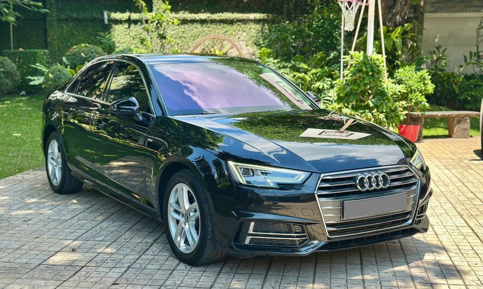 Audi A4 hàng hiếm bán lại ngang Kia K3 'đập hộp': Là bản 'full option' từng dùng cho sự kiện đặc biệt với rèm và loa hàng hiệu