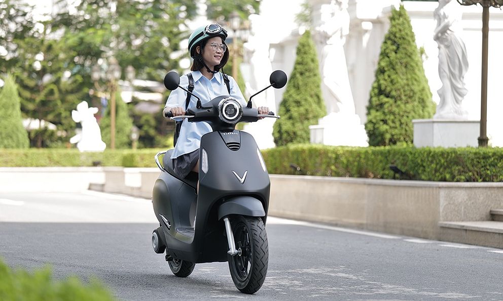 Nếu cấm xe máy xăng thật và chỉ có khoảng 20 triệu, nên mua xe máy điện nào?