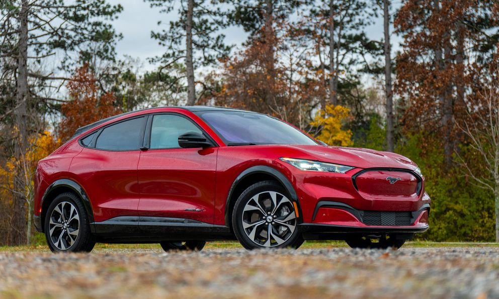 Ford Mustang Mach-E ra mắt ĐNÁ: Giá quy đổi từ 1,6 tỷ đồng, khách Việt có thể mua từ tuần sau