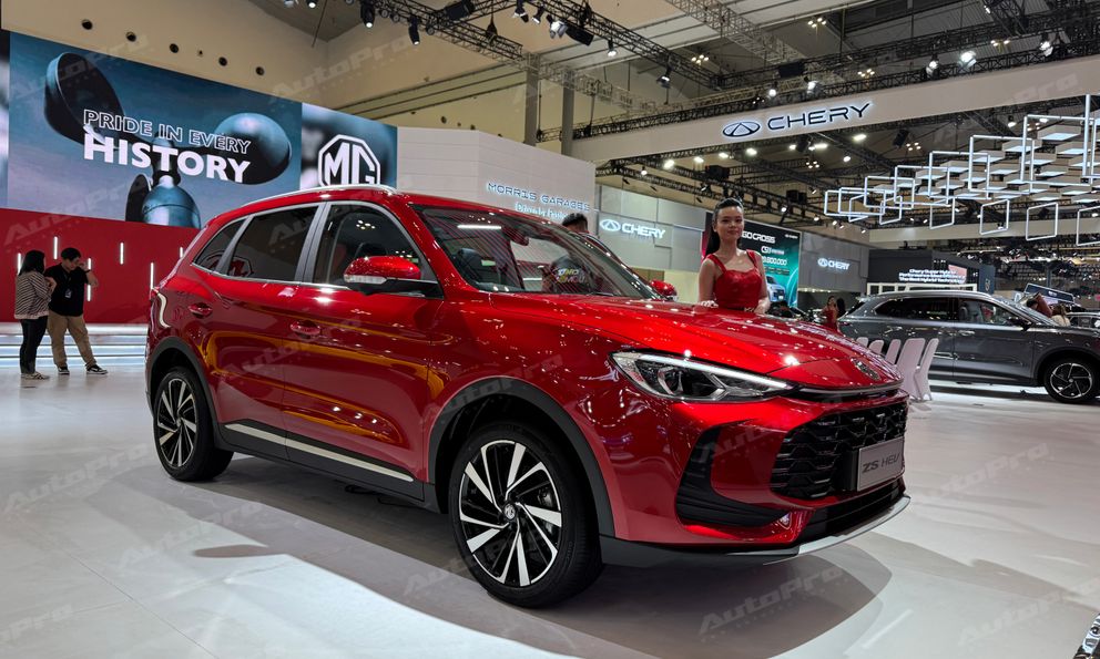 Xem thực tế MG ZS đời mới có thể về Việt Nam: Lột xác từ trong ra ngoài, động cơ hybrid tiêu thụ từ 5,1 lít/100km